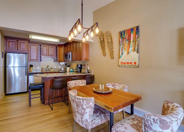 Walk To Lifts: Mtn-view Holiday home
